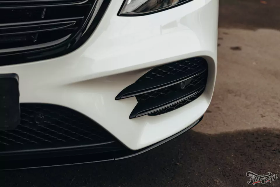 Выполнили полный антихром для Mercedes W222, произвели комплекс детейлинг-услуг и фирменный Шиномонтаж на вибростенде на стендах Hunter